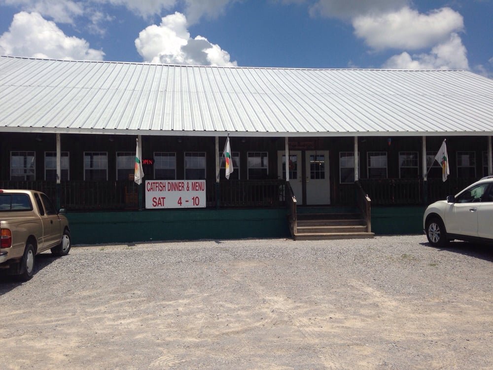 Front of the Farmhouse Cafe in Thorsby, Alabmaa